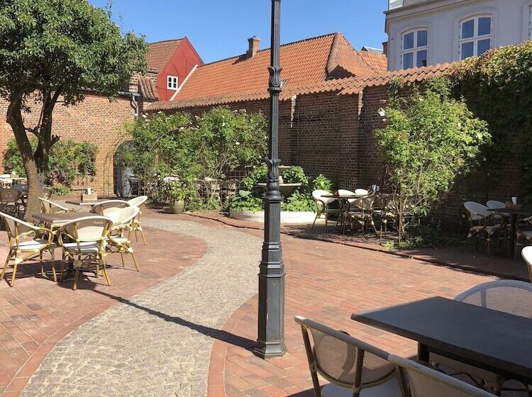 تختخواب و صبحانه Den Gamle Arrest