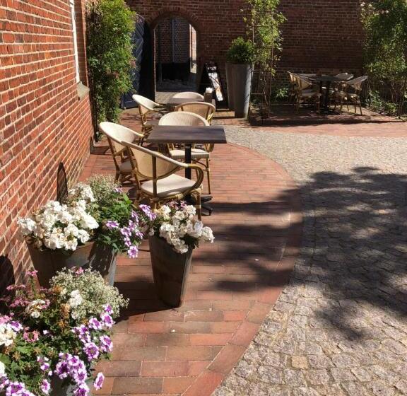 تختخواب و صبحانه Den Gamle Arrest