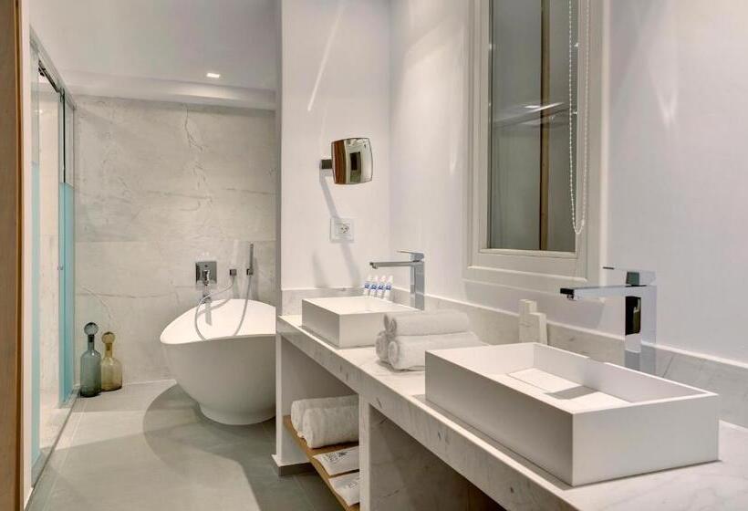 هتل Myconian Korali Relais & Chateaux