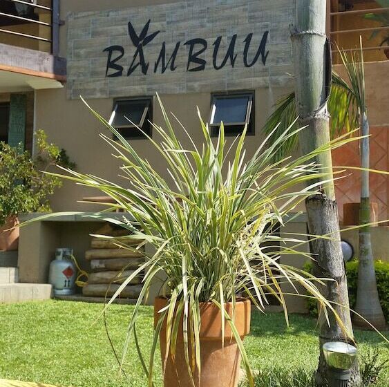 בית מלון כפרי Bambuu Lakeside Lodge