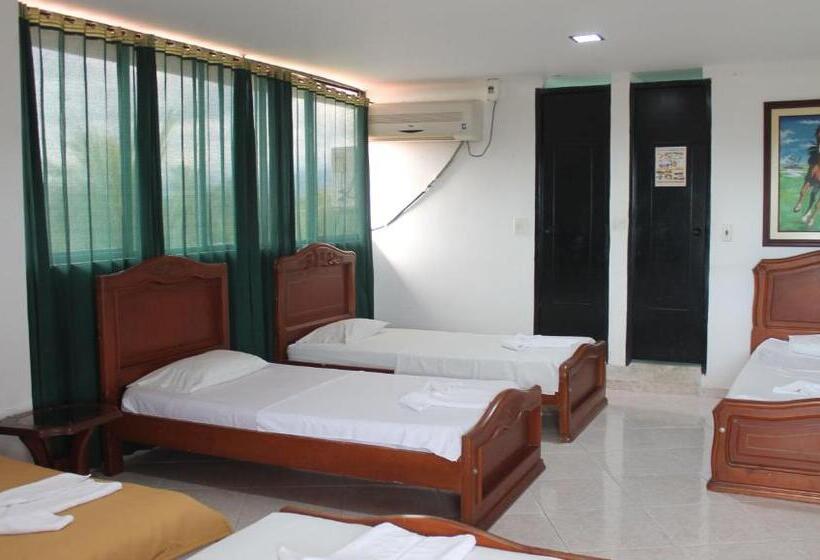 هتل Y Parque Turístico Navar City