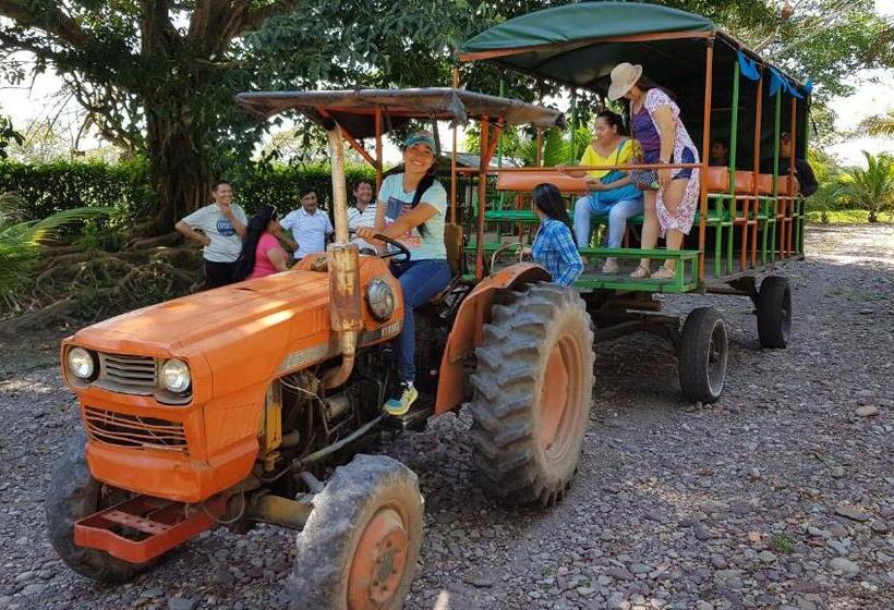 هتل Y Parque Turístico Navar City