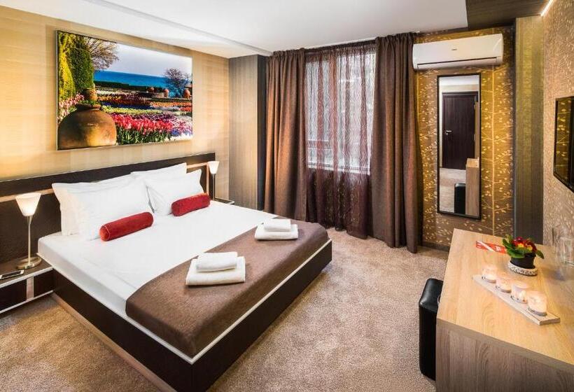 فندق Central Point