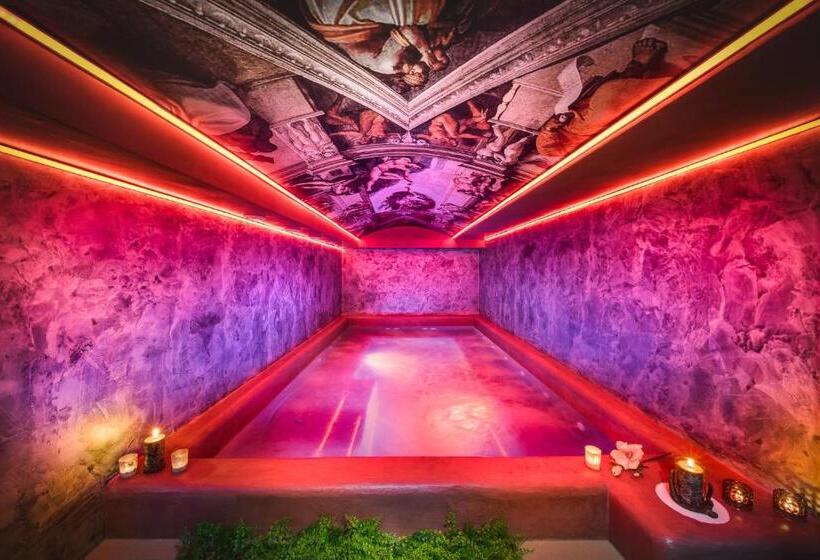 فندق Central Point