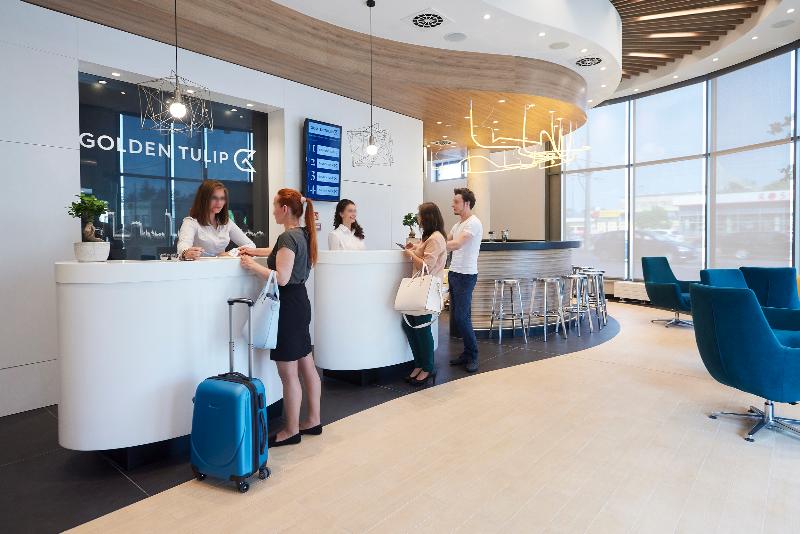 هتل Golden Tulip Warsaw Airport