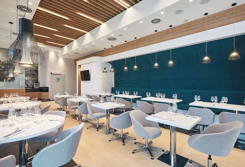 هتل Golden Tulip Warsaw Airport