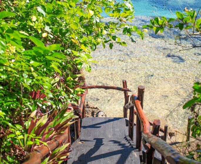 هتل Savasi Island Resort