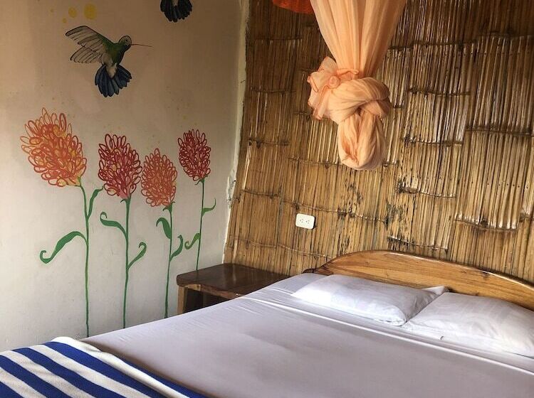 هاستل Hostal Rutamar