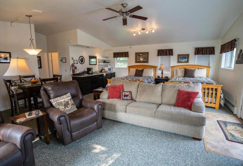 تختخواب و صبحانه Bears Den Alaska Lodging