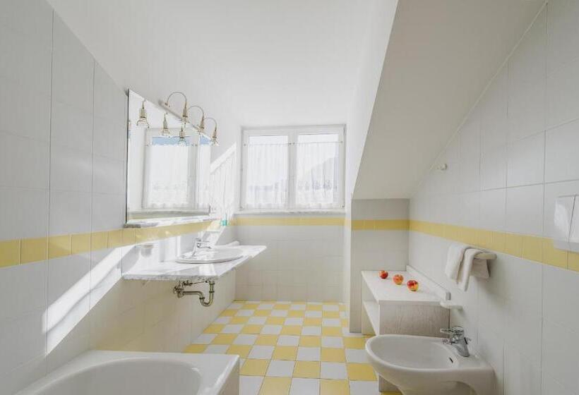Bed and Breakfast Tirolerin Garni