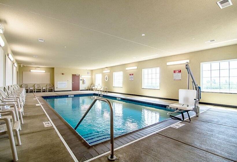 Cobblestone Hotel & Suites   Paxton