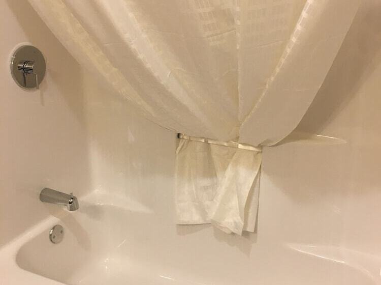 Cobblestone Hotel & Suites   Paxton