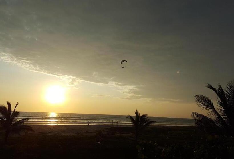 هتل Hosteria Canoa