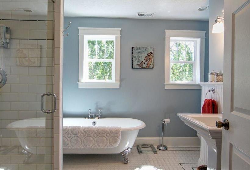 Huckleberry Hill Bed And Breakfast