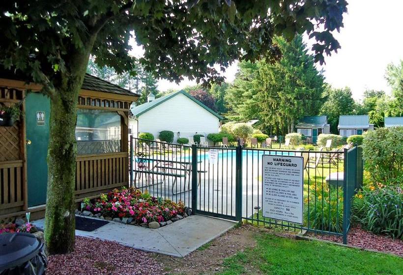 مُتل Adirondack Inn