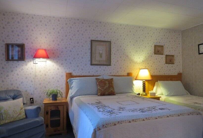 فندق على الطريق The Pines Country Inn