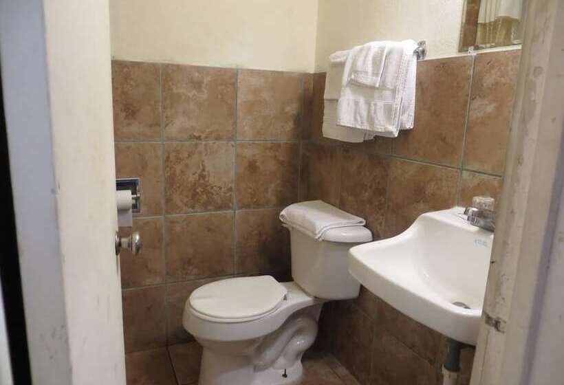 מוטל Travel Inn & Suites