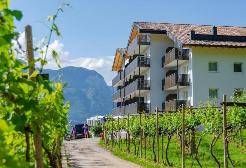 Отель Vineus Tramin