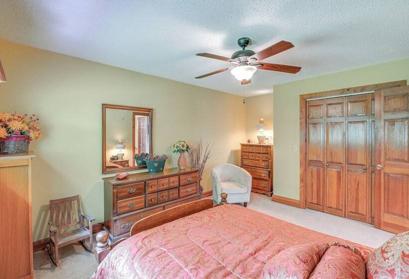 Peaceful Bluff City Retreat W/ Fire Pit & Grill