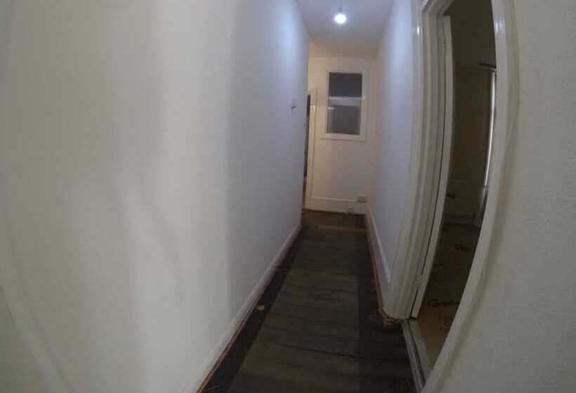 پانسیون Winton House