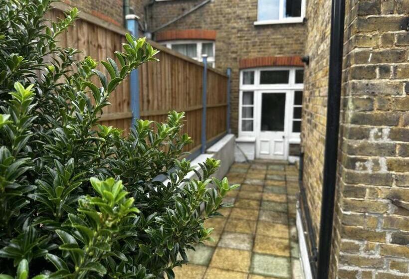 پانسیون Winton House