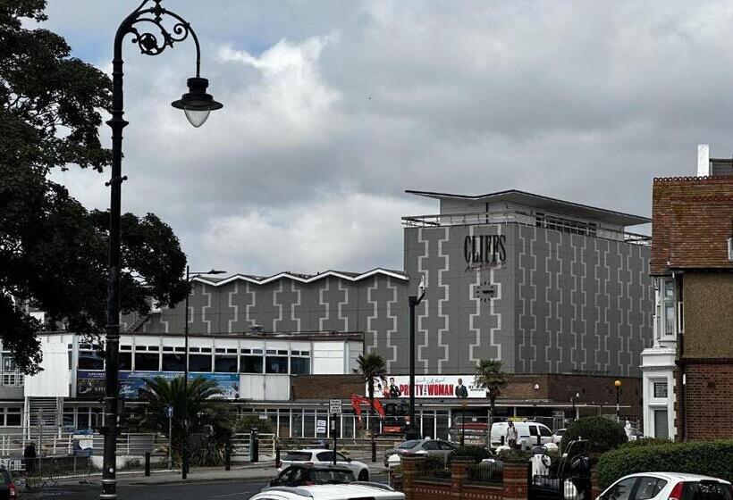 پانسیون Winton House