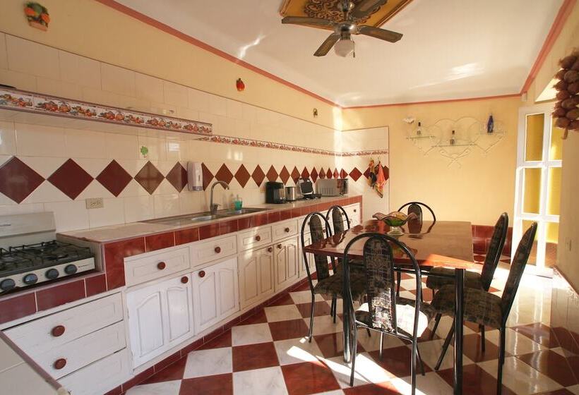 تختخواب و صبحانه Hostal Los Balcones