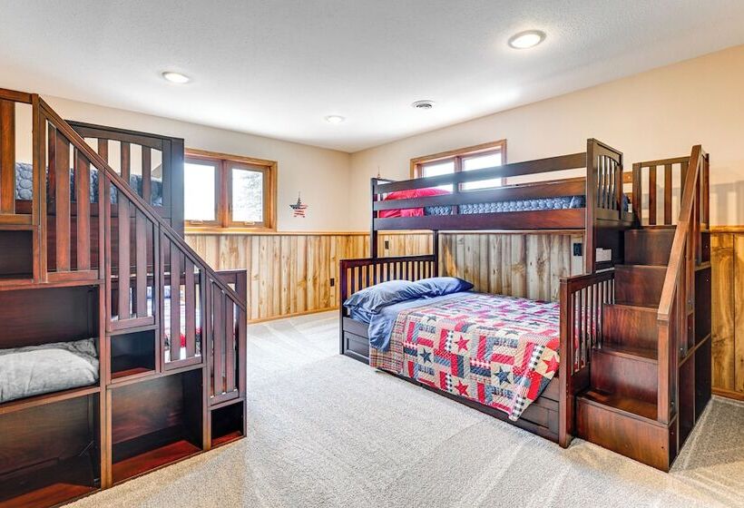Hoheland Ranch  On 185 Acres W/ Deck + Views!