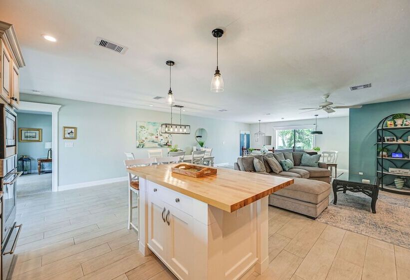 Marco Island Family Home: Pool, Lanai, Backyard!