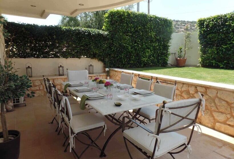 بنسيون Room In Guest Room   Guest Apartment Within A Villa In Lagonissi