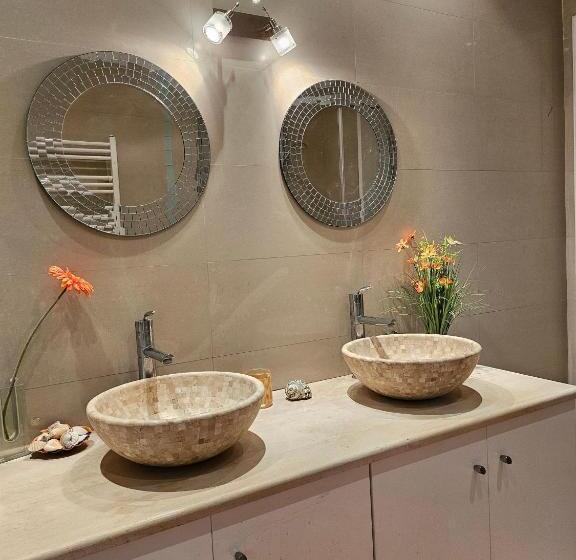 بنسيون Room In Guest Room   Guest Apartment Within A Villa In Lagonissi
