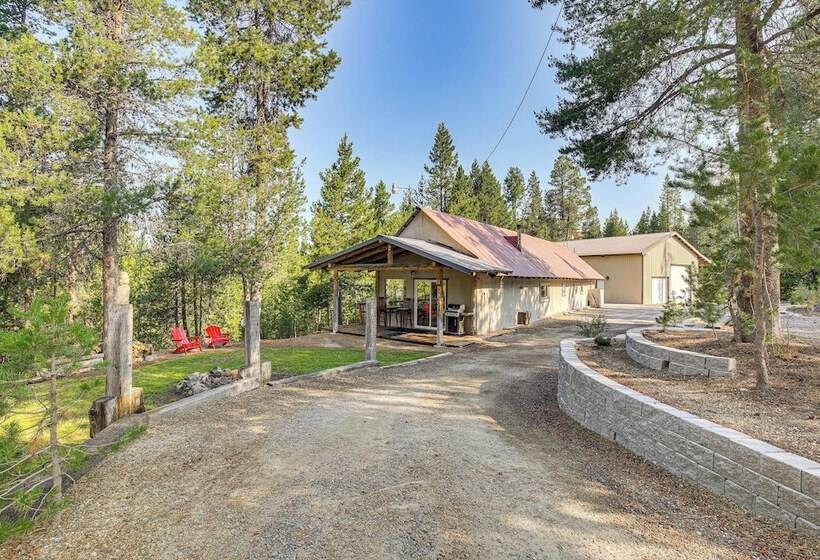 Woodsy Cabin Retreat ~ 4 Mi To Crescent Lake!