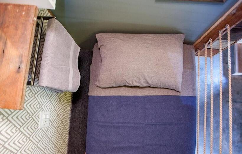 هاستل Podshare East Hollywood