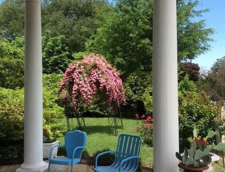 تختخواب و صبحانه Bazsinsky House