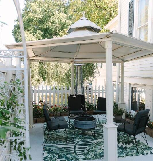 تختخواب و صبحانه Stanley House Inn