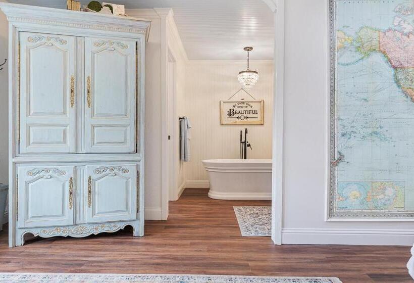 민박 The Old Liberty Schoolhouse