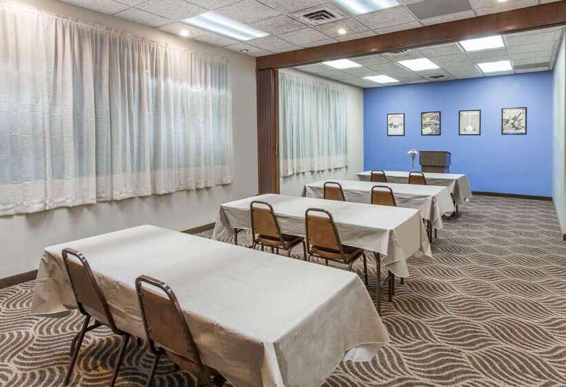 ホテル Quality Inn Near Speedway