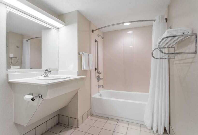 ホテル Quality Inn Near Speedway