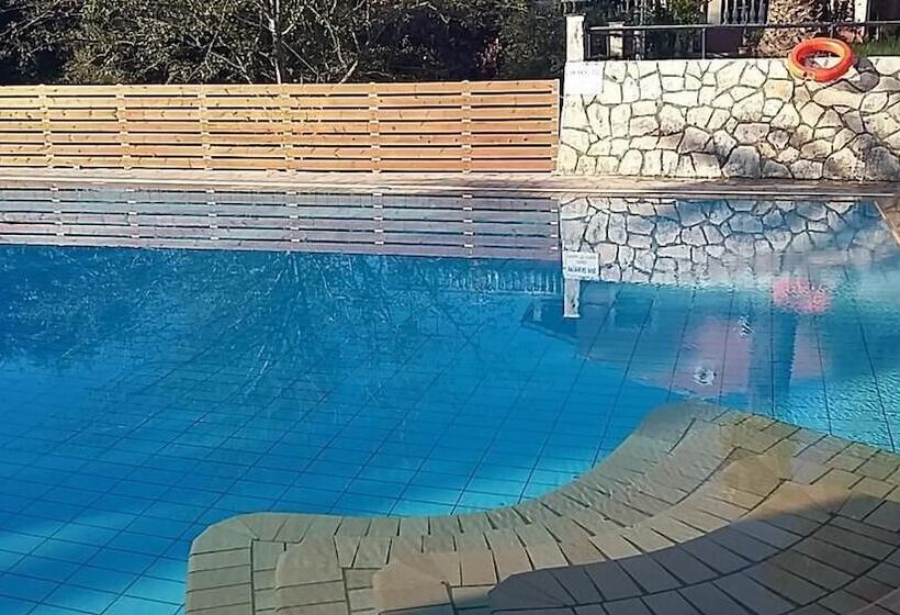 هتل Harbour Inn Corfu
