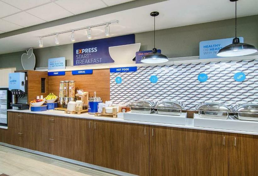فندق Holiday Inn Express & Suites   Atchison, An Ihg