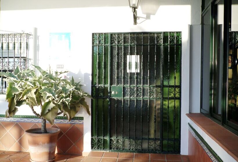 هتل Hostal Restaurante La Ilusión