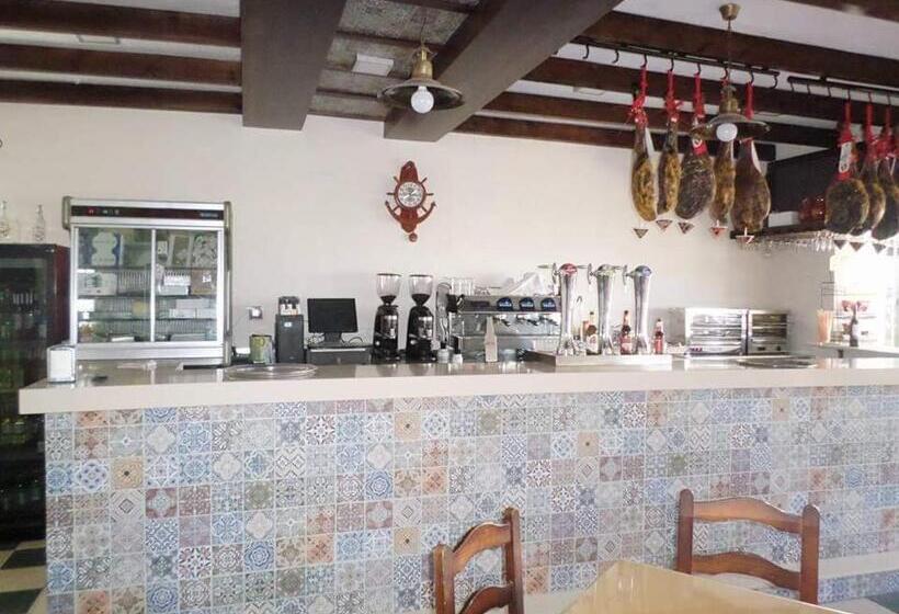 هتل Hostal Restaurante La Ilusión