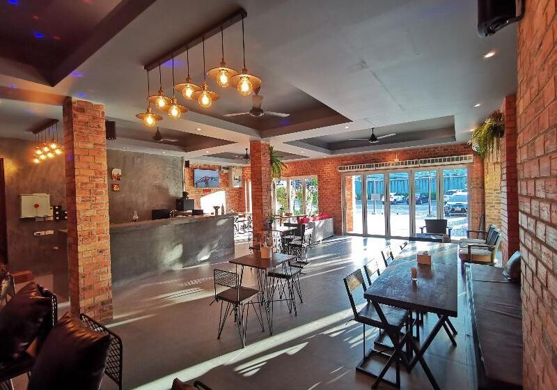 هتل Hi Samui Hostel