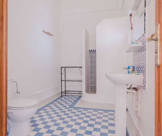 هاستل Auberge Du Marabout