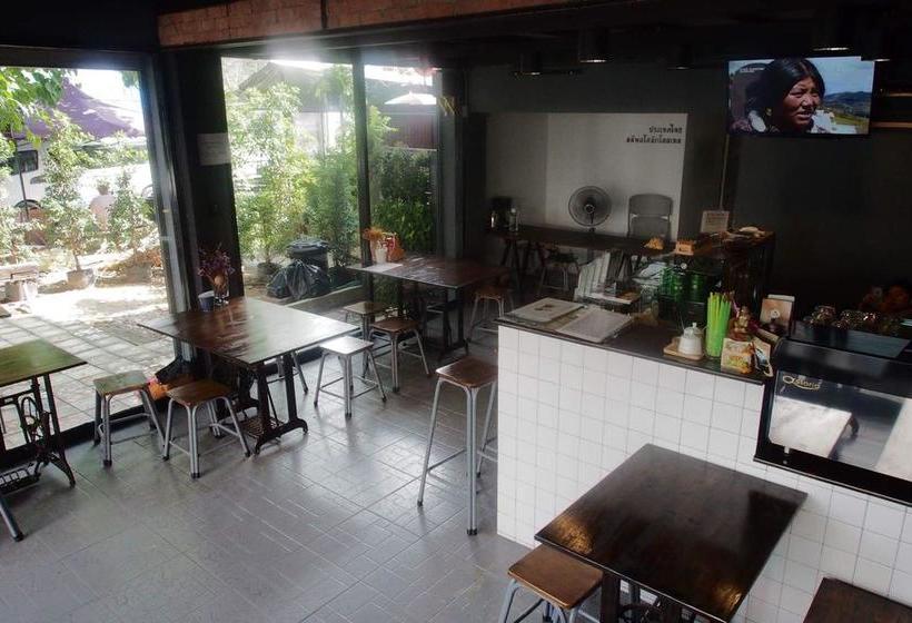 Sleepaholic Hostel