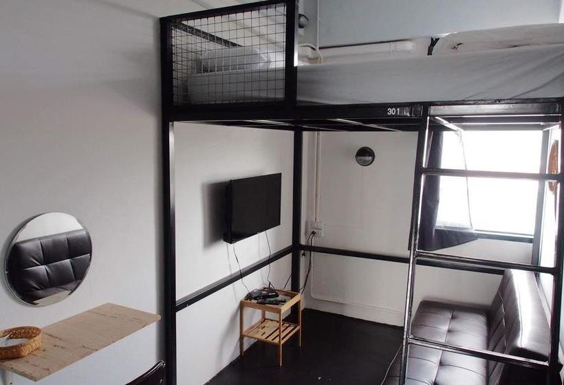 Sleepaholic Hostel