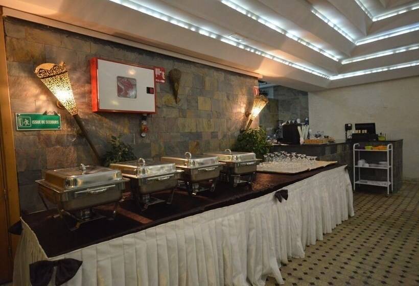 هتل Hôtel Café Restaurant Pyramides