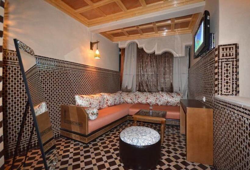 هتل Hôtel Café Restaurant Pyramides