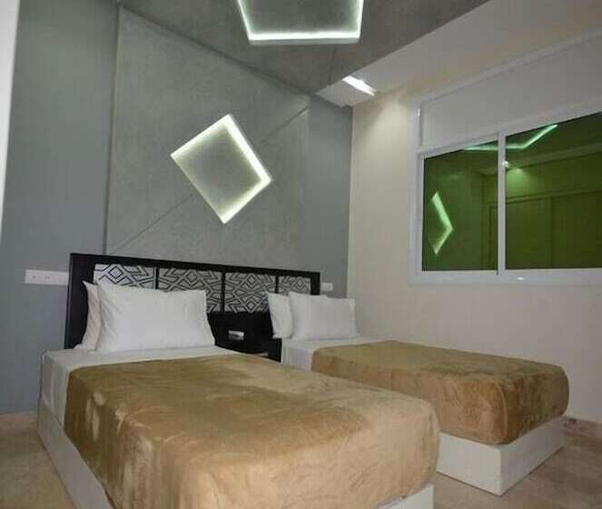 هتل Hôtel Café Restaurant Pyramides