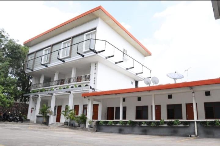 فندق Netral Jombang